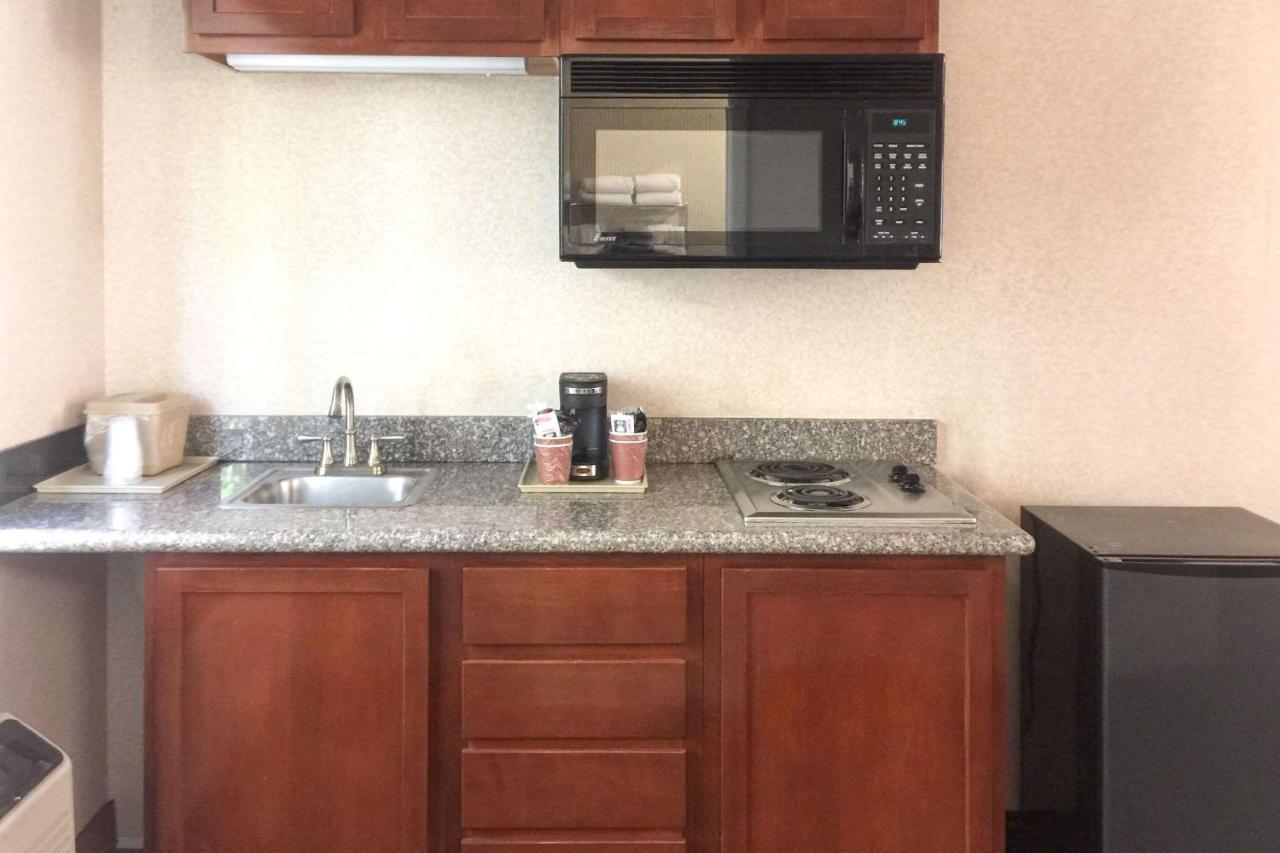 Quality Inn & Suites Oceanside Near Camp Pendleton Exteriör bild