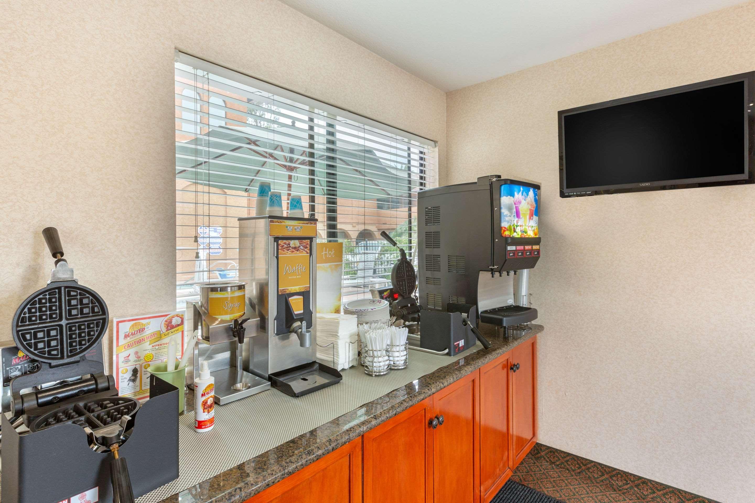 Quality Inn & Suites Oceanside Near Camp Pendleton Exteriör bild