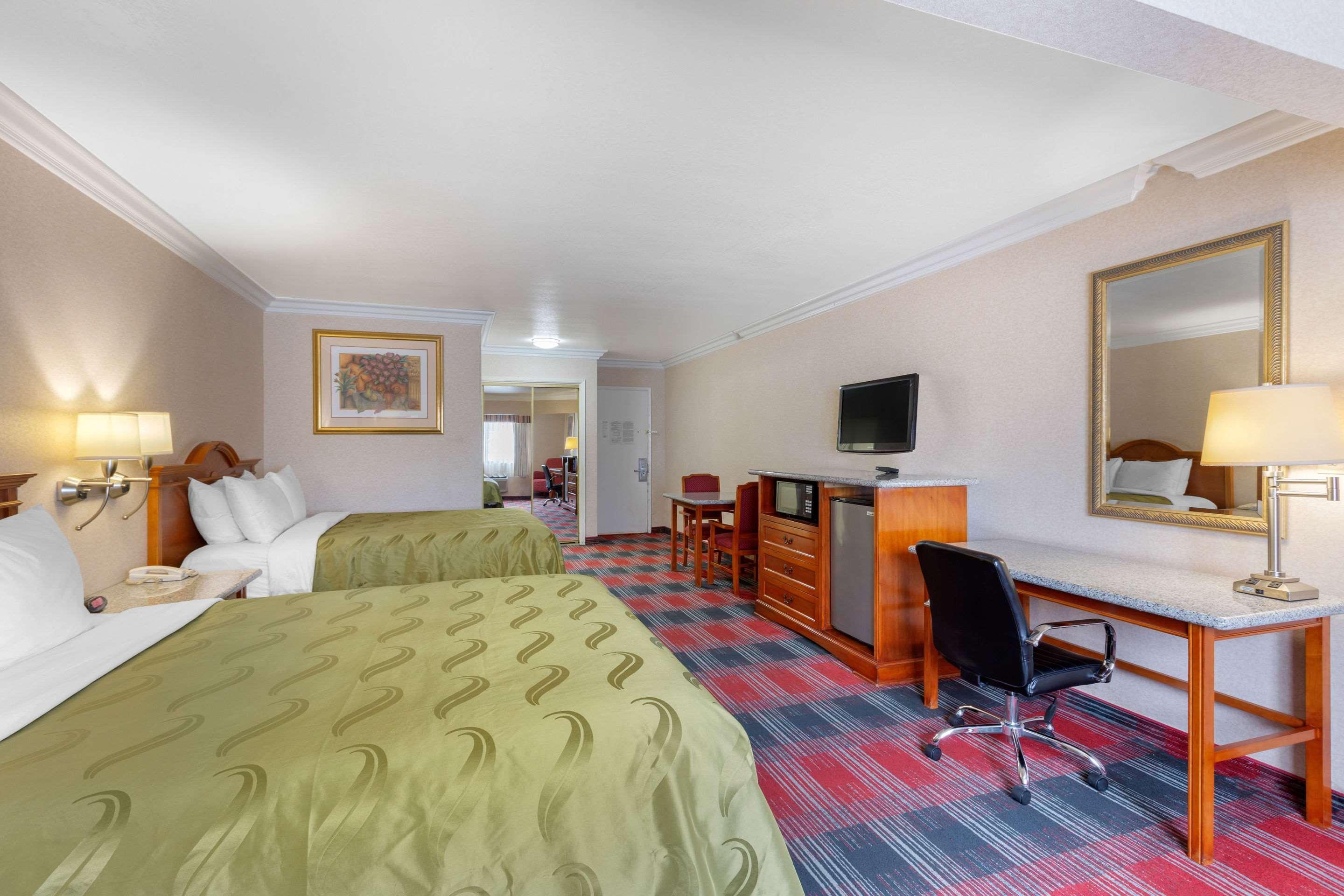 Quality Inn & Suites Oceanside Near Camp Pendleton Exteriör bild