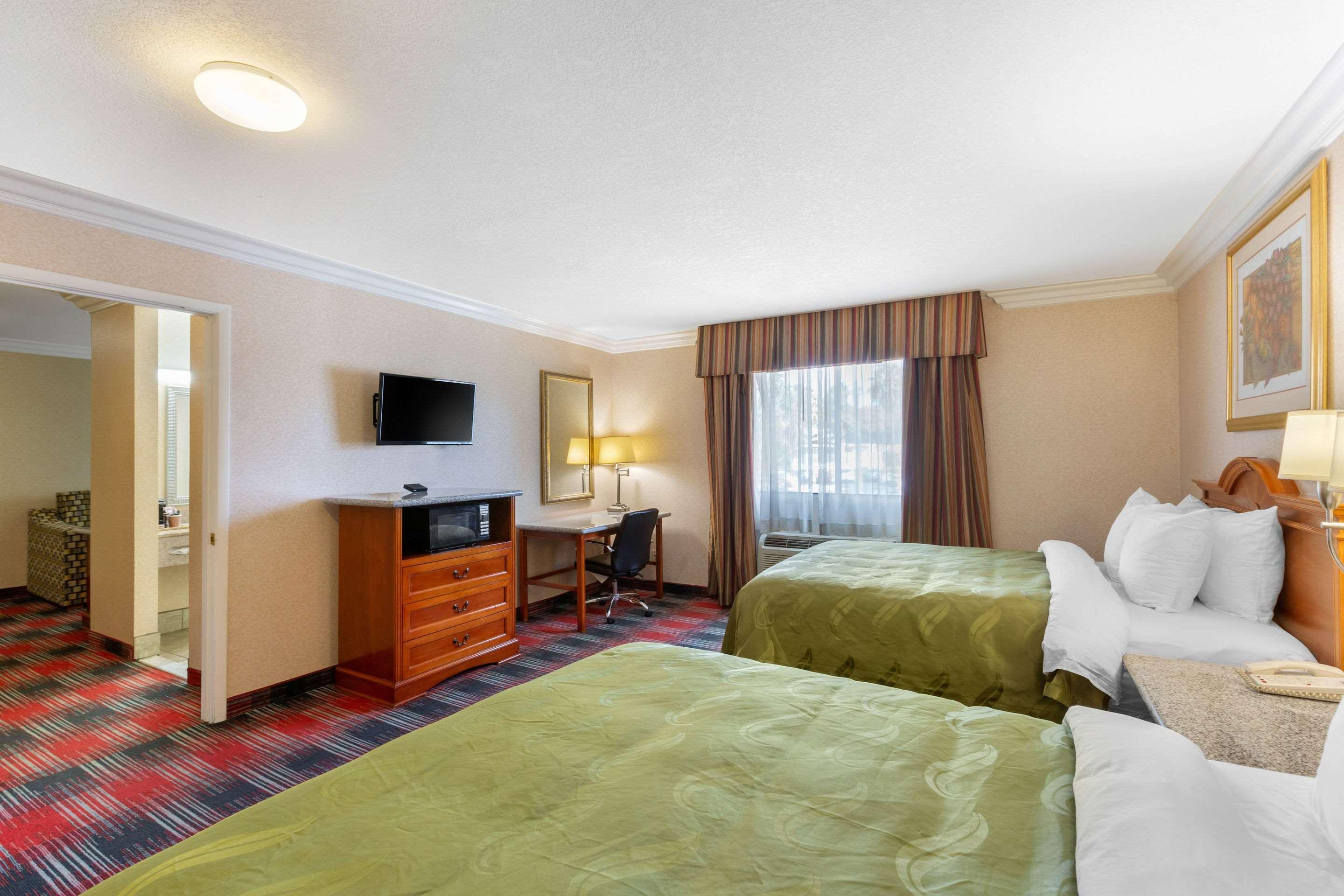 Quality Inn & Suites Oceanside Near Camp Pendleton Exteriör bild